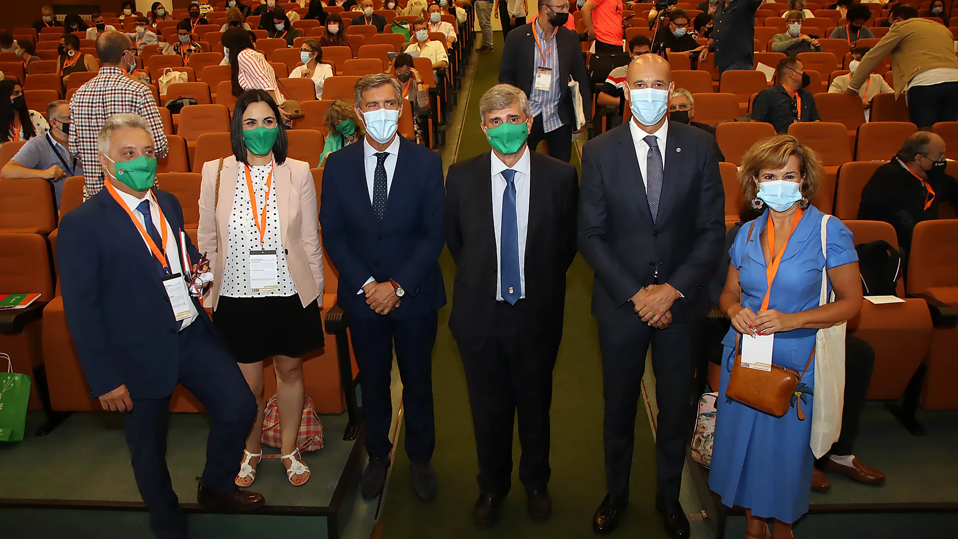 El alcalde de León, José Antonio Diez, el rector Juan Francisco García Marín; el presidente de la FELE, Javier Cepedano, y la presidenta de de la Sociedad Española de Epidemiología, la doctora Elena Vanessa Martínez Sánchez
