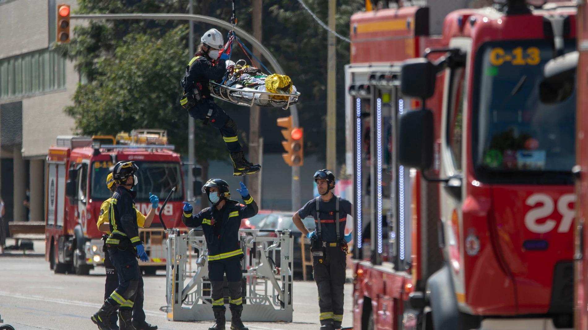 Imagen de archivo de un operativo de rescate de los Bomberos de Barcelona Lorena Sopêna / Europa Press