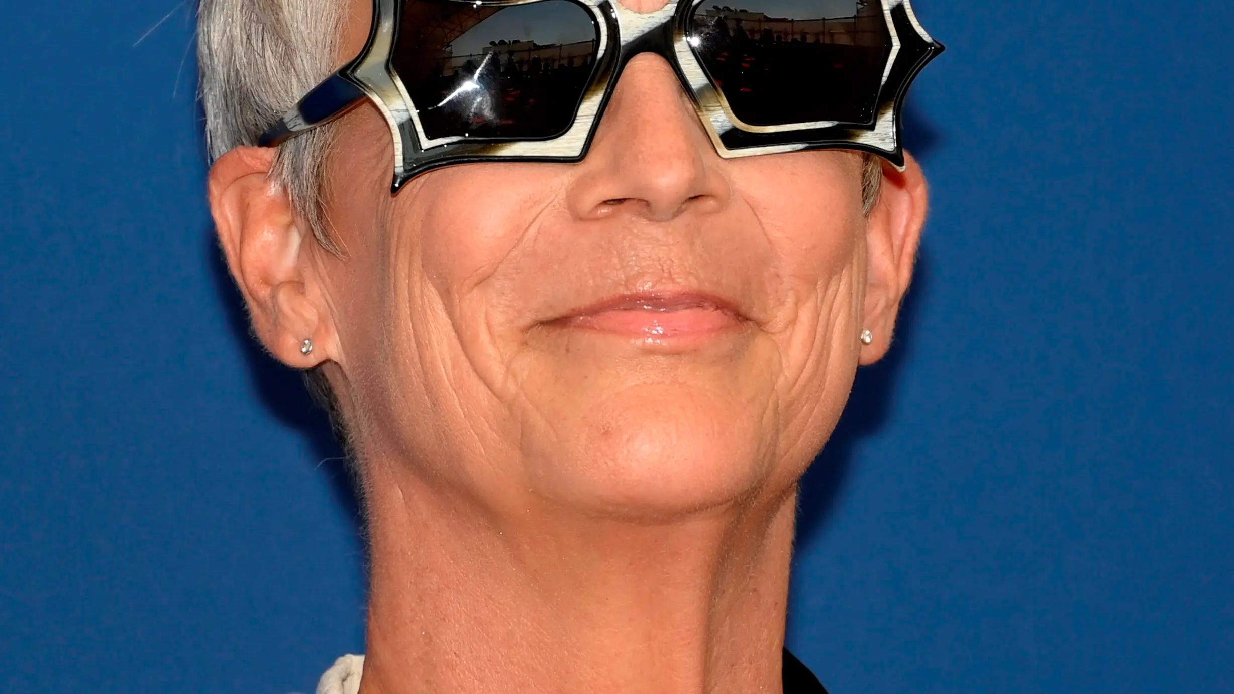 Jamie Lee Curtis posa en el photocall de &quot;Halloween Kills&quot; durante la 78ª edición del Festival de Venecia