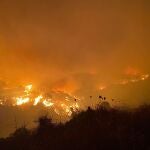 El incendio obligó a cortar la autopista de Málaga