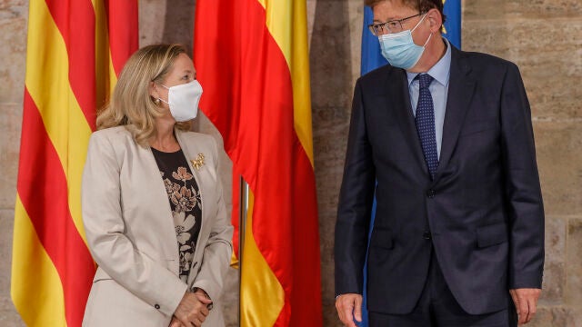 La vicepresidenta primera del Gobierno y ministra de Asuntos Económicos y Transformación Digital, Nadia Calviño y el presidente de la Generalitat, Ximo Puig