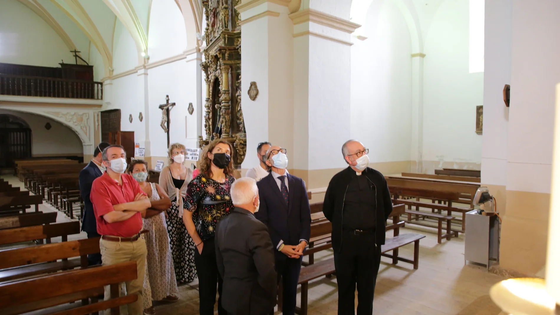 El consejero de Cultura y Turismo, Javier Ortega, visita la iglesia de Santo Tomás, en Villanueva del Campo (Zamora), con motivo de su declaración como Bien de Interés Cultural (BIC).
