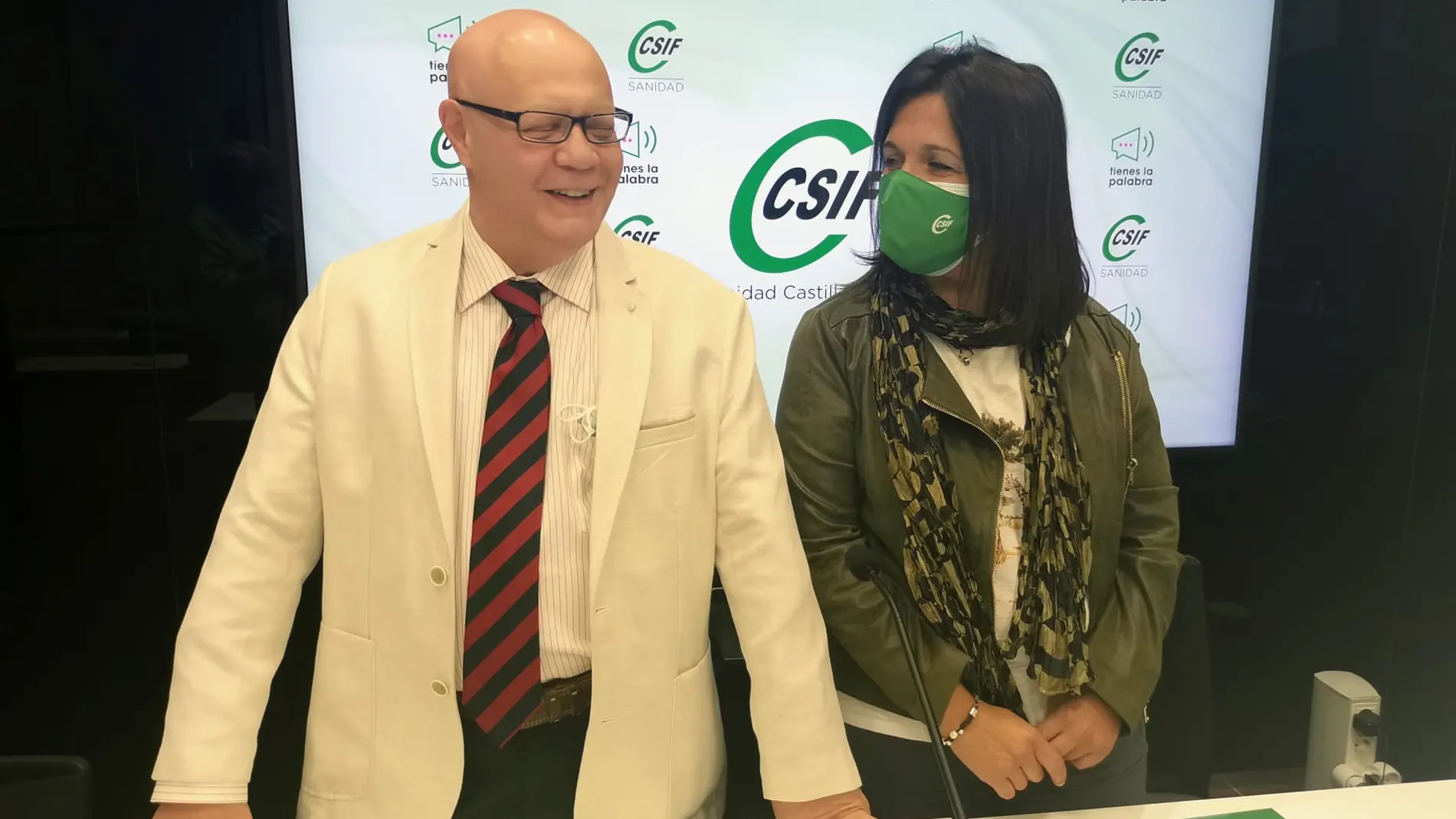 Juan Carlos Gutiérrez-Rodilla, presidente del sector de Sanidad de CSIF Castilla y León; y María José San Román, portavoz del sector