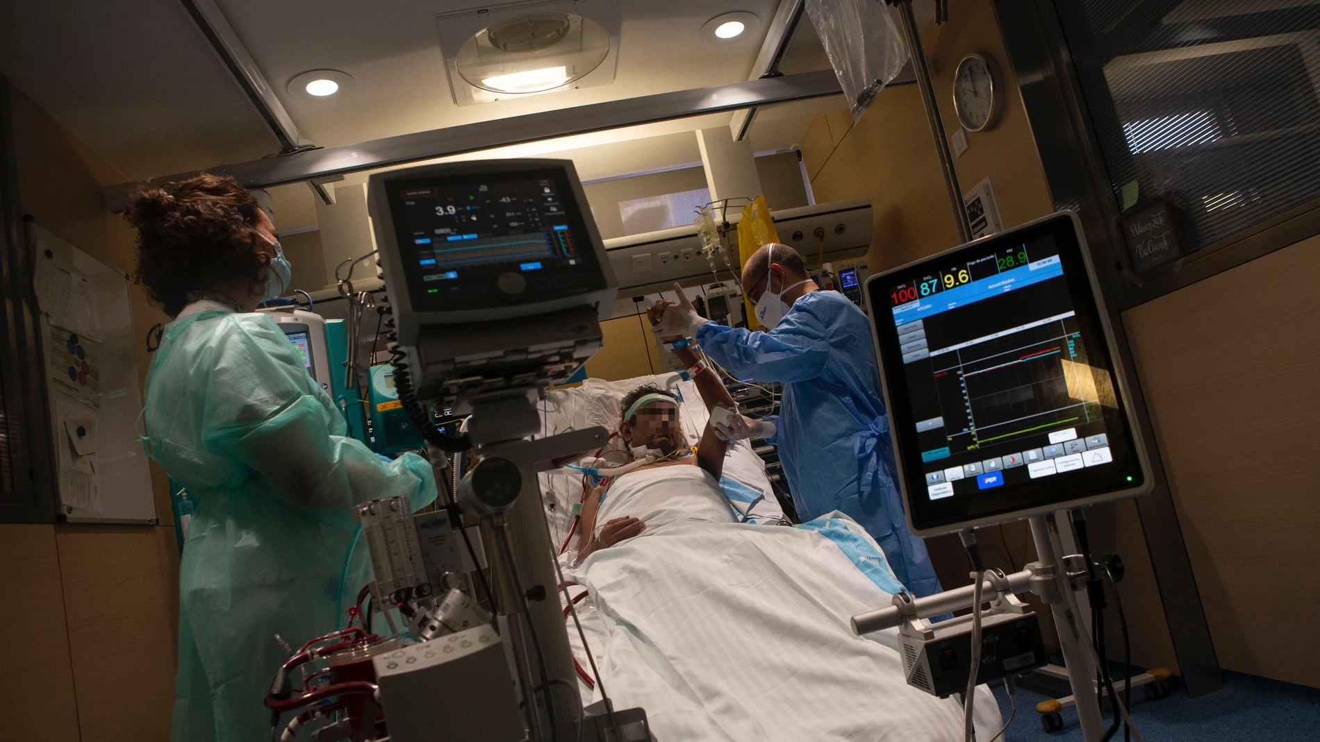 Paciente Covid en la UCI del Hospital Vall d´Hebron