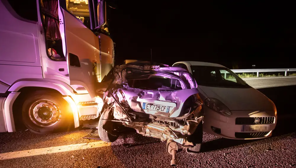 Accidente entre un camión y dos coches en la A-62, en Cuidad Rodrigo(Salamanca)