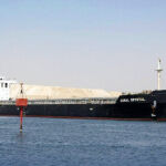 El carguero Coral Crystal quedó encallado por un tiempo en el Canal de Suez