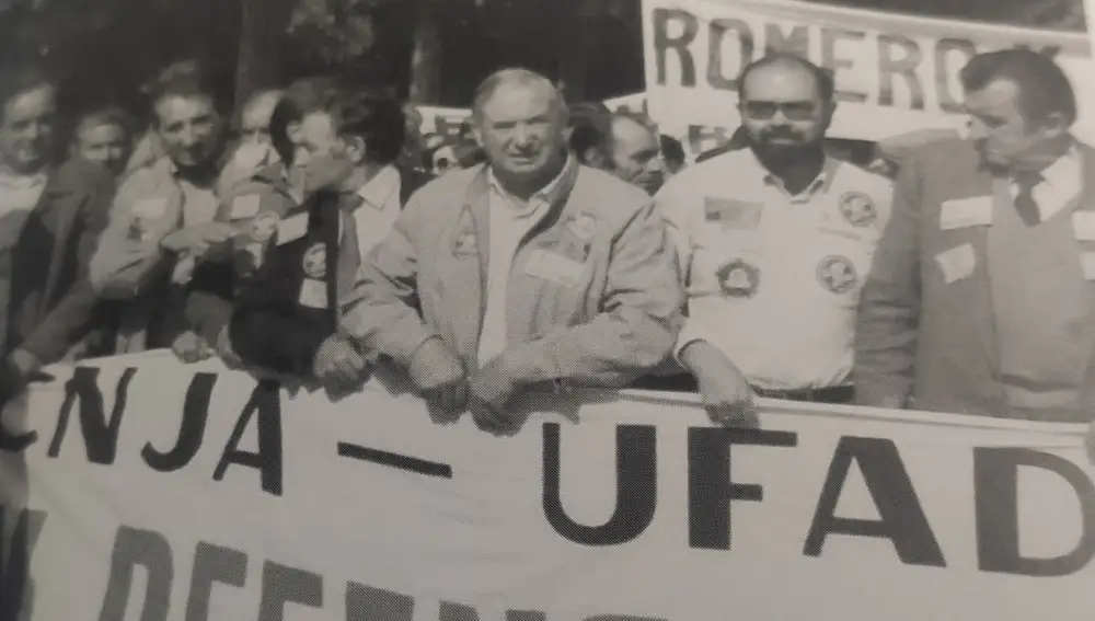 Protesta de Asaja en el año 1986 en Valladolid en defensa del campo y el cultivo de la remolacha. En la imagen, Eusebio Orrasco junto a otros sindicalistas como Ricardo Martín, Marcelo Morchón y Francisco L. belloso