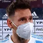 Leo Messi llora después de superar el récord de Pelé.