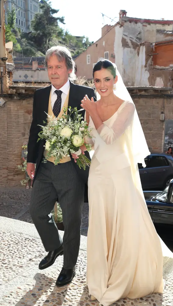 Micaella Rubini con su padrino el día de su boda