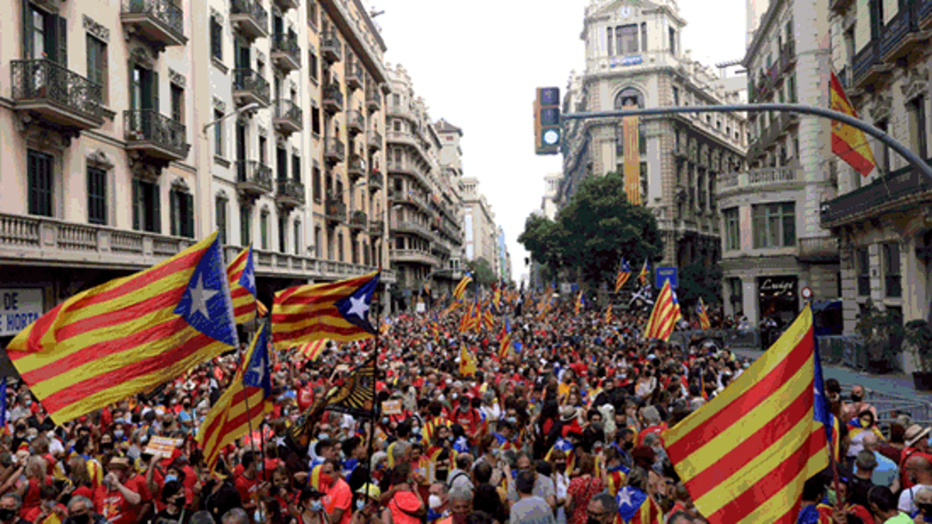 El independentismo pierde poder en la calle en la menor concentración en años y 108.000 manifestantes. Aragonès ha escuchado abucheos, silbidos y gritos de «Puigdemont president».