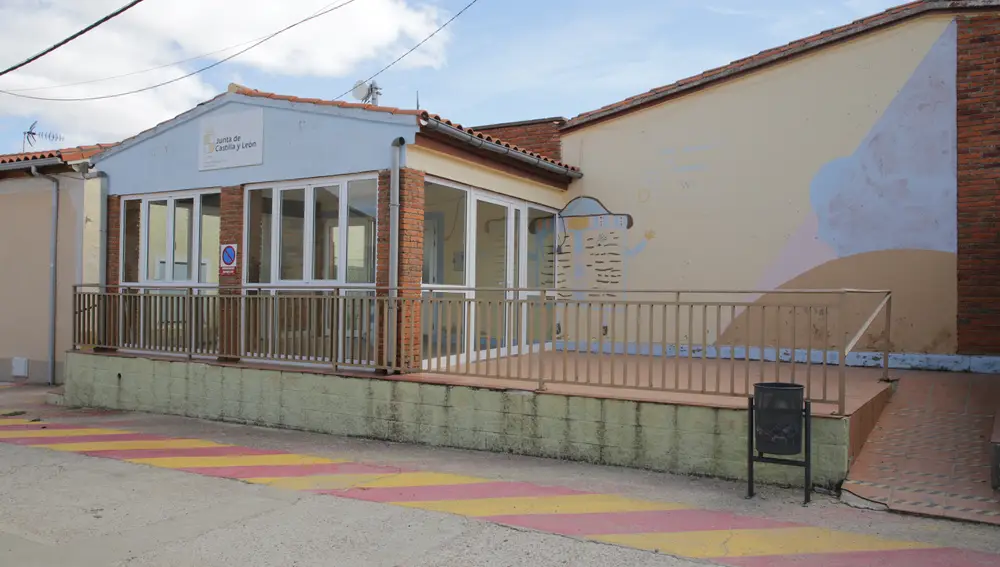 Escuela provisional en el pabellón de usos múltiples de Valcavado