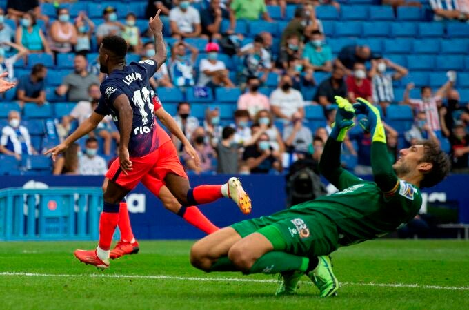Lemar celebra el gol que le dio el triunfo al Atlético en el campo del Espanyol en el minuto 99