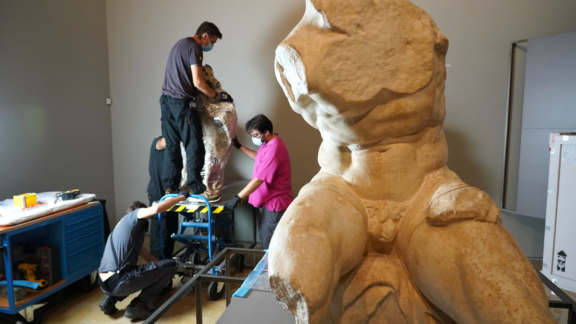 Arranca el montaje de la exposición ''''Non finito. El arte de lo inacabado''''