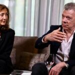 Juan Manuel Santos, expresidente de Colombia e Ingrid Betancourt, política secuestrada por las FARC, dialogan en el libro “Una conversación pendiente”.￼￼￼