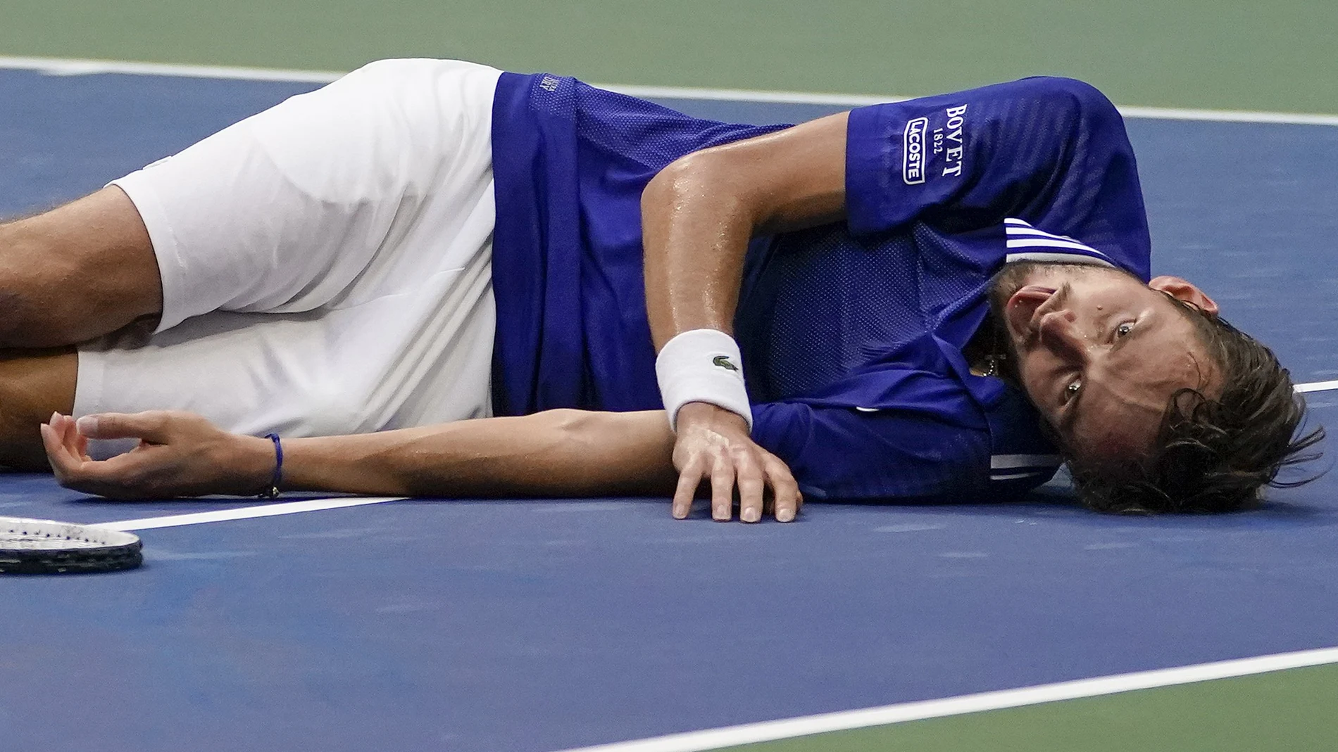 Así celebró Daniil Medvedev su triunfo en la final del US Open contra Novak Djokovic.