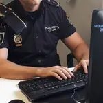 Agente de la Policía Nacional especializado en ciberdelincuencia
