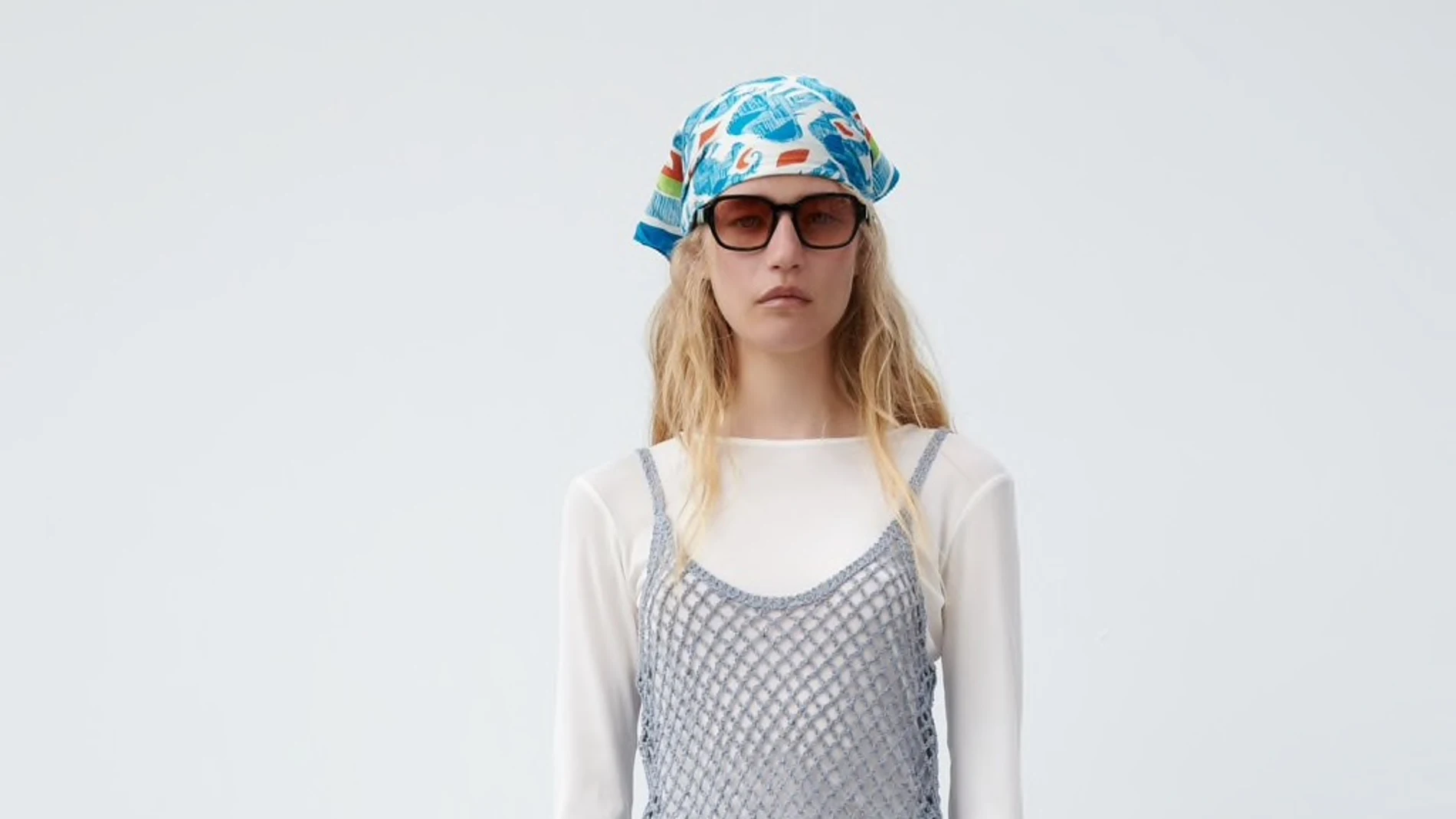 Este es el total look de Zara que van a amar las chicas más alternativas de Instagram