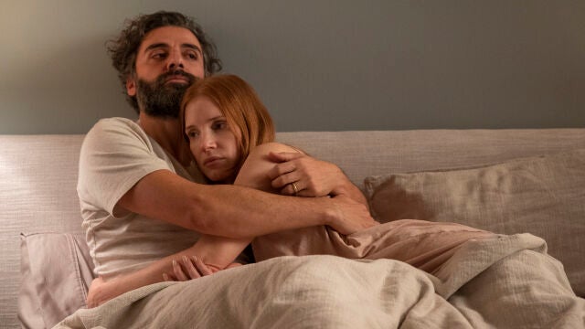 Oscar Isaac (izquierda) y Jessica Chastain protagonizan "Secretos de un matrimonio" (HBO)