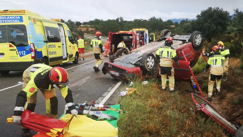 Los Bomberos tienen que excarcelar a los ocupantes del vehículo ya que habían quedado atrapados