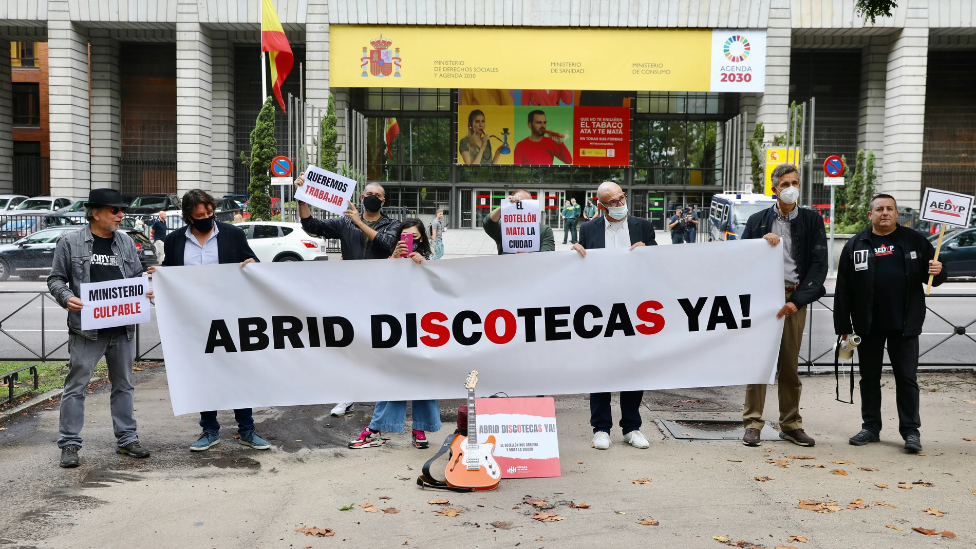 La asociación España de Noche protesta ante el Ministerio de Sanidad para exigir una apertura tota de la actividad