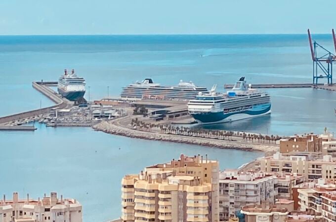 Cruceros atracados en el puerto de Málaga