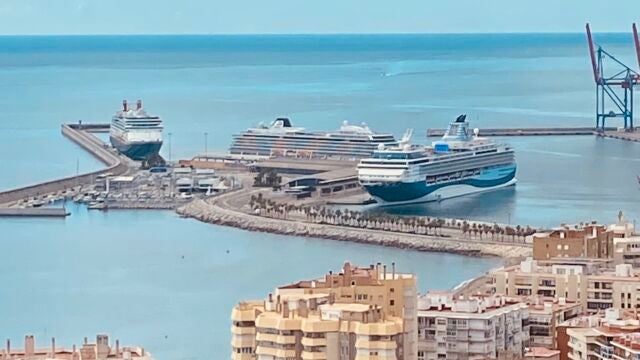 Cruceros atracados en el puerto de Málaga