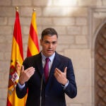 El presidente del Gobierno, Pedro Sánchez, ofrece una rueda de prensa en el Palau de la Generalitat tras reunirse con el president de la Generalitat y antes de que se celebre la segunda reunión de la mesa del diálogo entre el Gobierno central y el Govern catalán, a 15 de septiembre de 2021, en Barcelona, Catalunya (España). Sánchez y Aragonès inauguran hoy la nueva etapa de la mesa de diálogo para resolver el denominado "conflicto catalán". Esta nueva reunión llega en un momento especialmente crítico para los socios del Govern, inmersos en una disputa que ha dejado por el momento a Junts fuera de las negociaciones con el Ejecutivo central.15 DE SEPTIEMBRE DE 2021;GOBIERNO;GOVERN;GENERALITAT;DIALOGO;INDEPENDENCIA;CATALUÑA;ENCUENTRO;RUEDA DE PRENSADavid Zorrakino / Europa Press15/09/2021