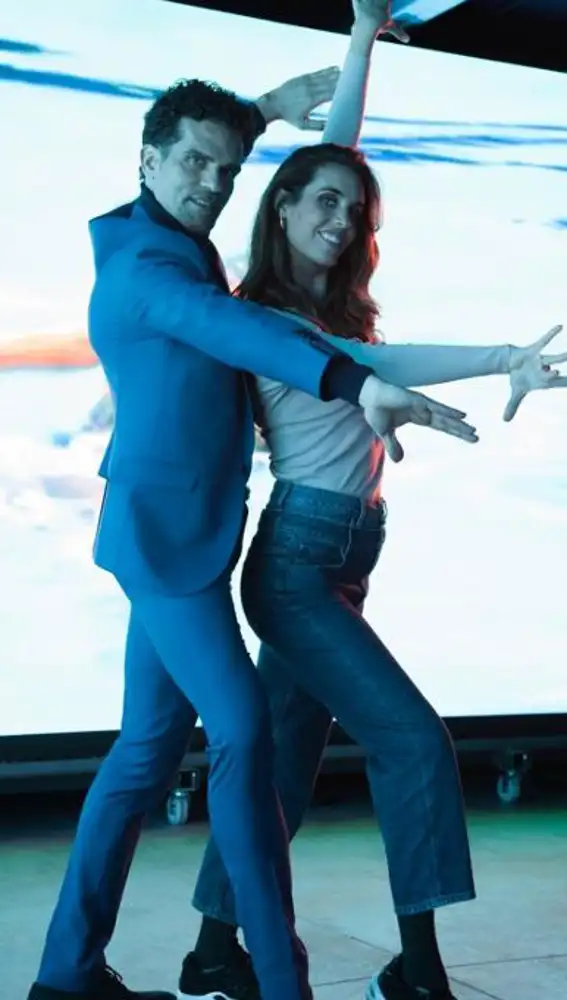 El bailarín y coreógrafo Antonio Najarro con la nadadora Ona Carbonell