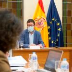 El secretario de Estado de Empleo y Economía Social, Joaquín Pérez Rey, en la anterior reunión de la Mesa de Diálogo Social para prorrogar los ERTE
