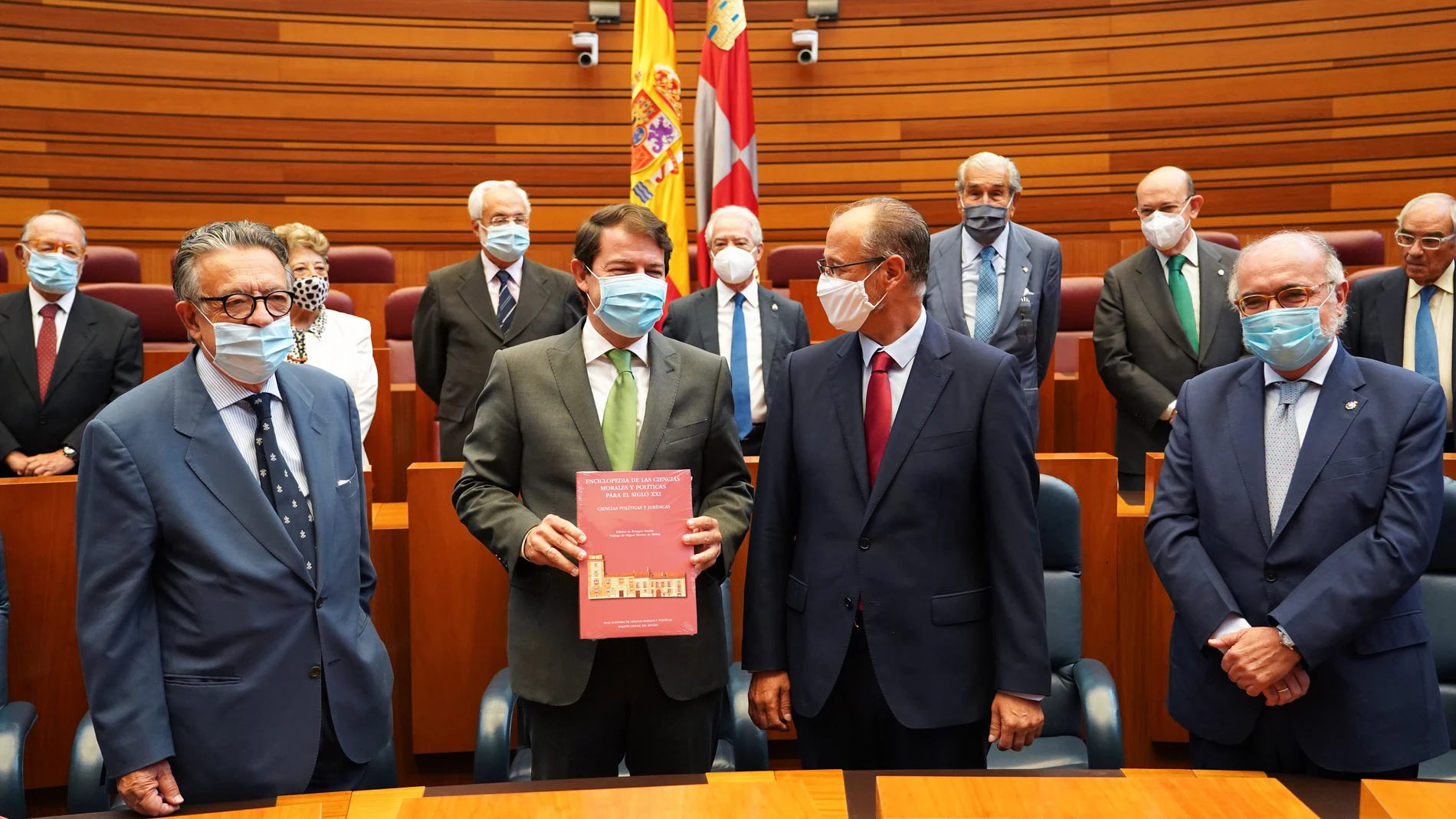 Inauguración del acto académico ''El legado de las Comunidades'', organizado junto con la Real Academia de Ciencias Morales y Políticas, con la participación del presidente de las Cortes y de la Fundación de Castilla y León, Luis Fuentes; el presidente de Racmyp, Miguel Herrero de Miñón, el vicepresidente de la academia, Benigno Pendás y el presidente de la Junta, Alfonso Fernández Mañueco