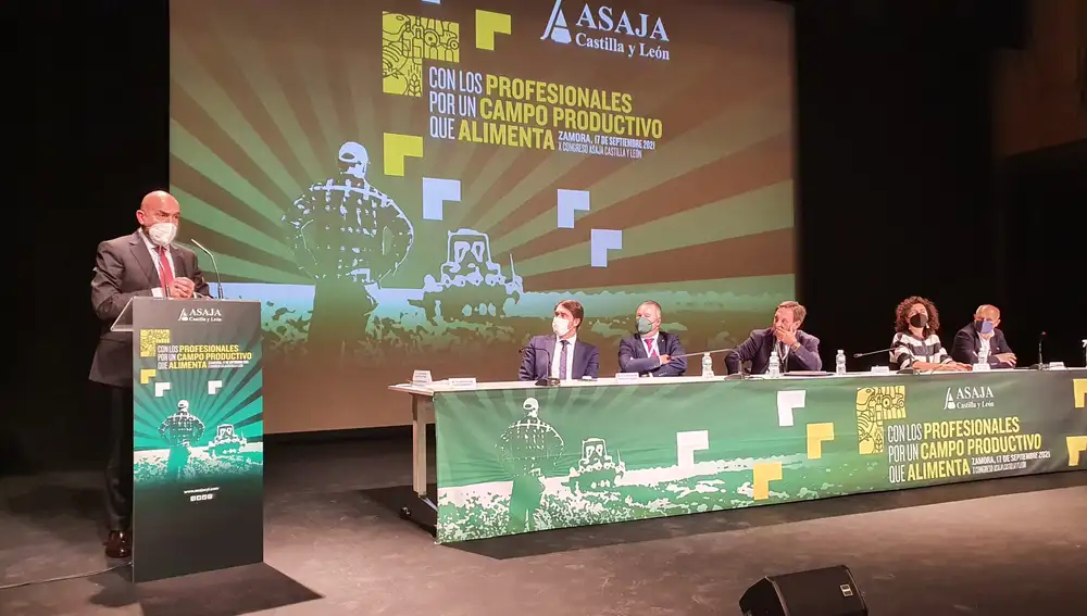 El consejero de Agricultura, Ganadería y Desarrollo Rural, Jesús Julio Carnero, clausura el X Congreso Regional de Asaja en Zamora