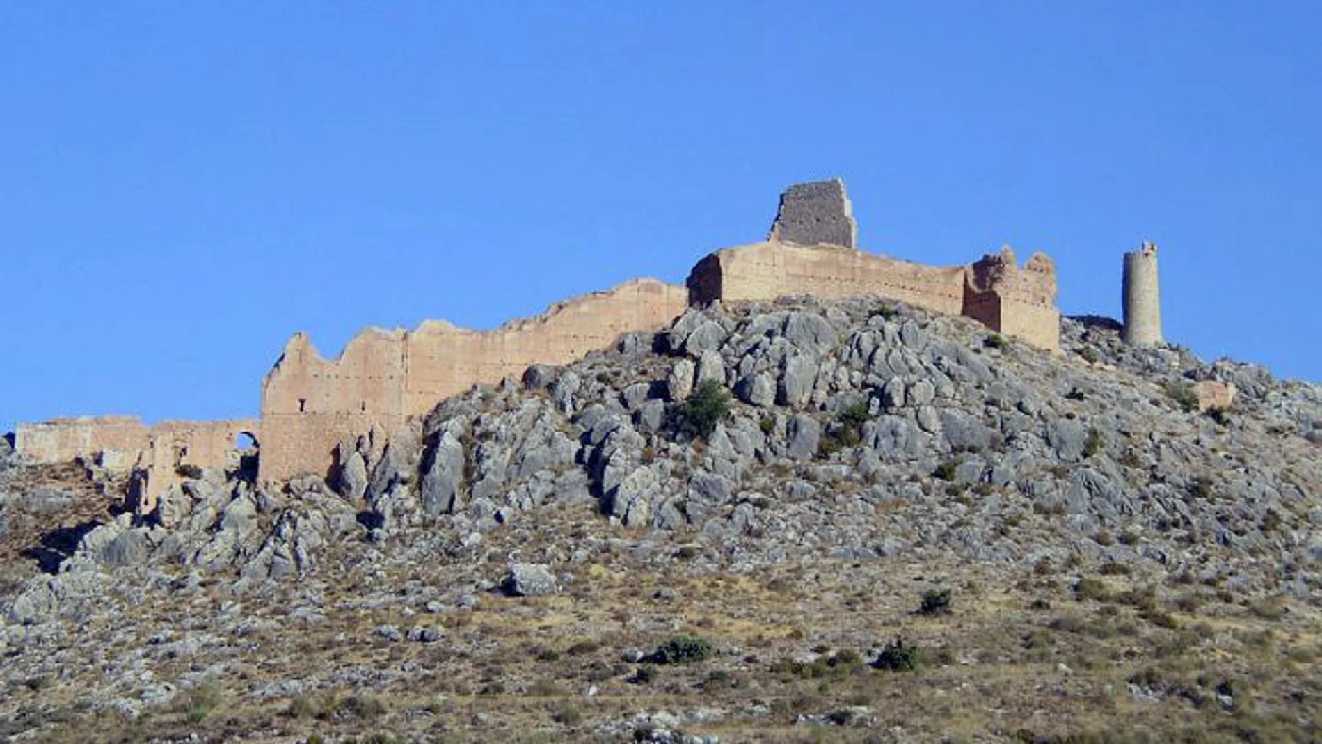 El Castillo de Xiquena es una de las fortificaciones más singulares de la Región de Murcia, y lleva en la Lista Roja desde el año 2007