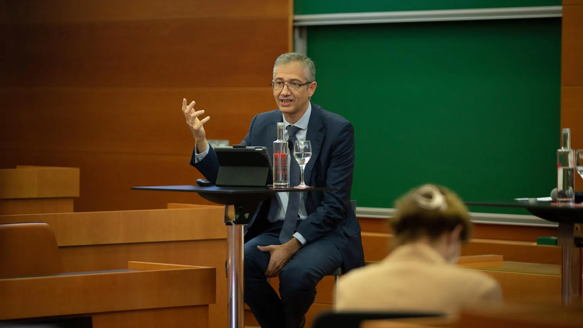 El gobernador del Banco de España, hoy en el acto de IESE en Barcelona