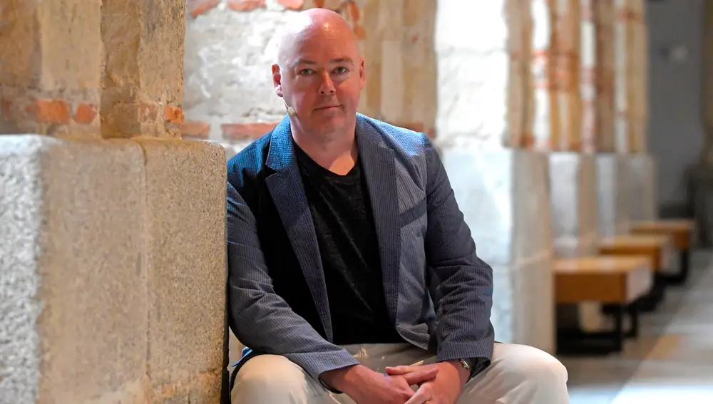 El escritor irlandés John Boyne, autor del exitoso libro 'El niño con el pijama de rayas', posa con motivo de su intervención esta mañana en el Hay Festival Segovia. EFE/ Pablo Martín