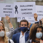 Las víctimas y los partidos constitucionalistas se echaron ayer a la calle para exigir que se prohiban homenajes a etarra
