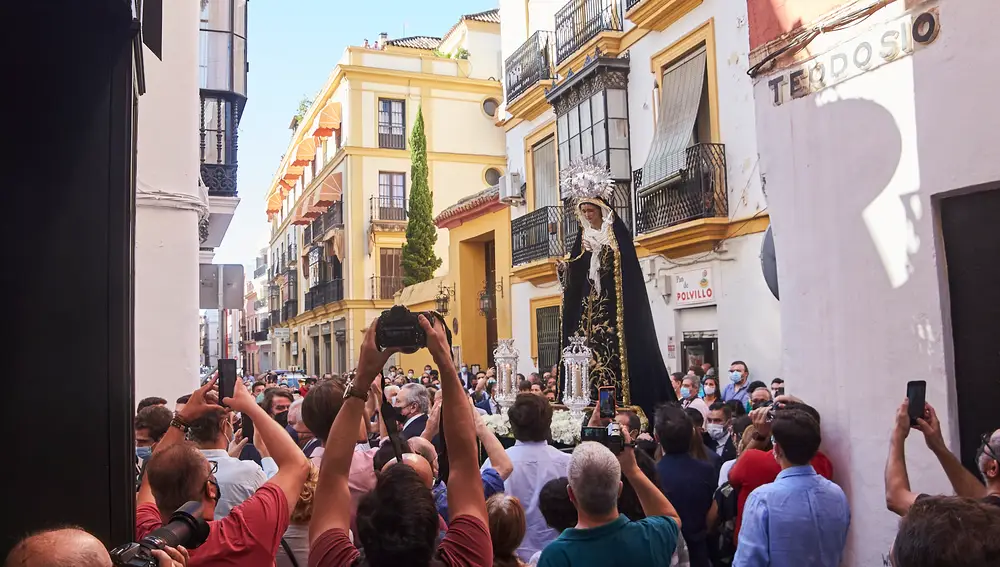 Gran expectación en las calles de Sevilla. Joaquín Corchero / Europa Press