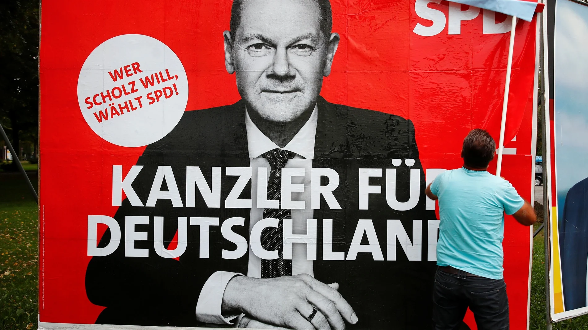 Una pancarta de Olaf Scholz, candidato socialdemócrata a canciller en las elecciones de Alemania