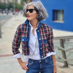 Carmen Gimeno con cazadora vaquera de Bershka.