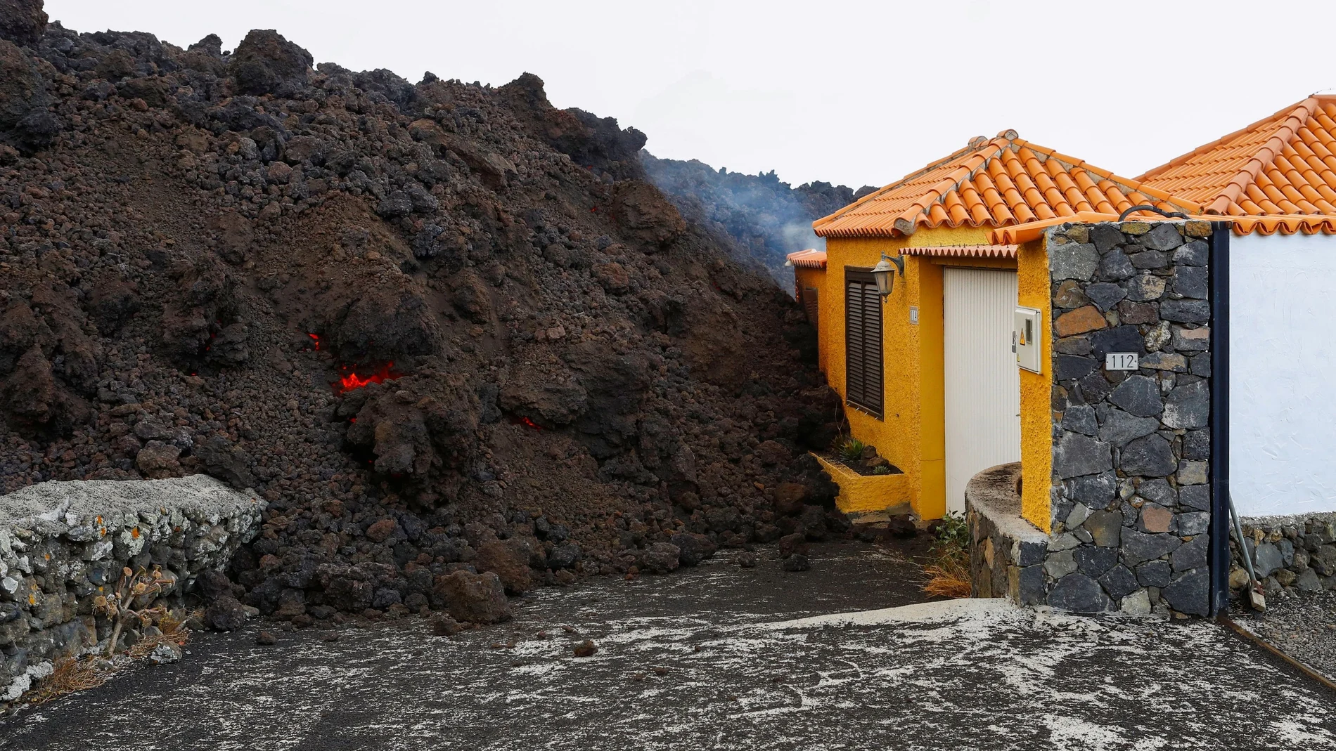 Imagen de una de las casas de la isla de La Palma sepultadas por la lava