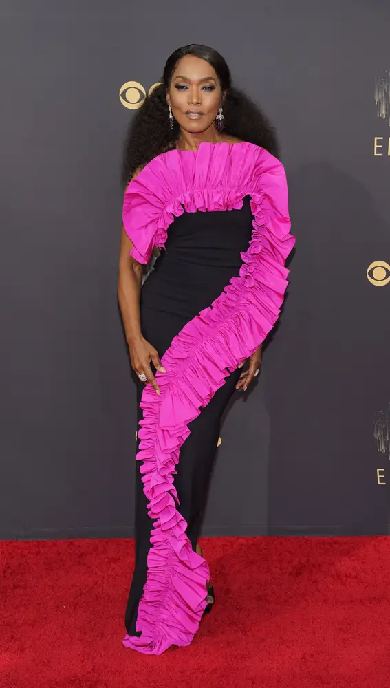 Angela Bassett en la alfombra roja de los Premios Emmy 2021.