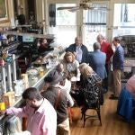 Bar del centro de Palencia sin aforo y con permiso de consumir en la barra