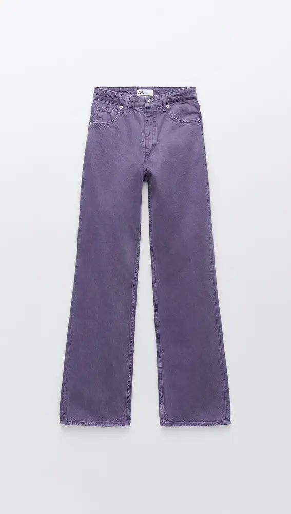 Jeans de tiro alto y pernera ancha, de Zara