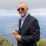 El escritor Arturo Pérez-Reverte en Algeciras, donde se desarrolla la acción de "El italiano", su última novela