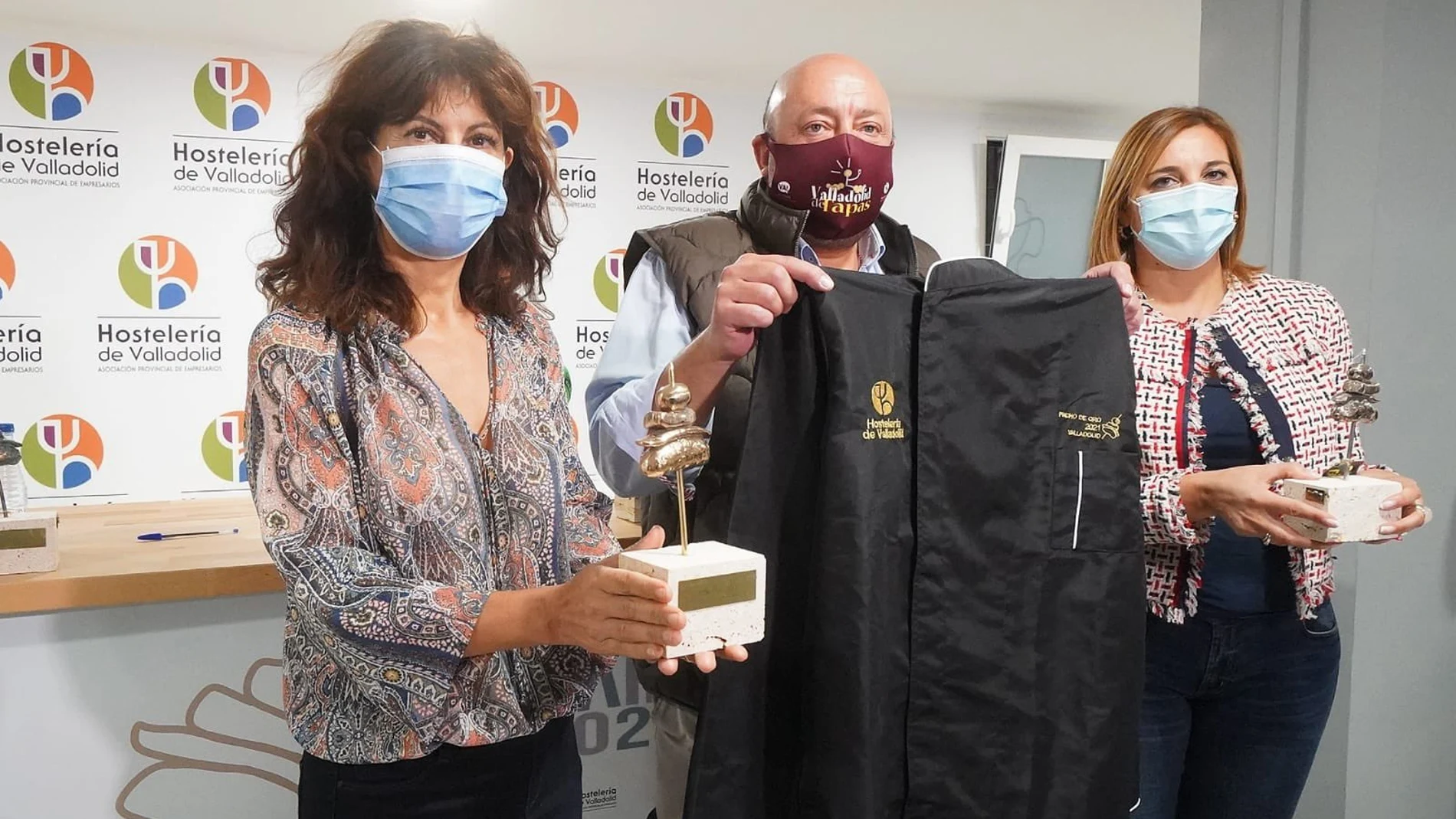 la concejal de Cultura y Turismo en Valladolid, Ana Redondo, presenta el XXIII Concurso Provincial de Pinchos junto a Jaime Fernández, presidente de los hosteleros de Valladolid