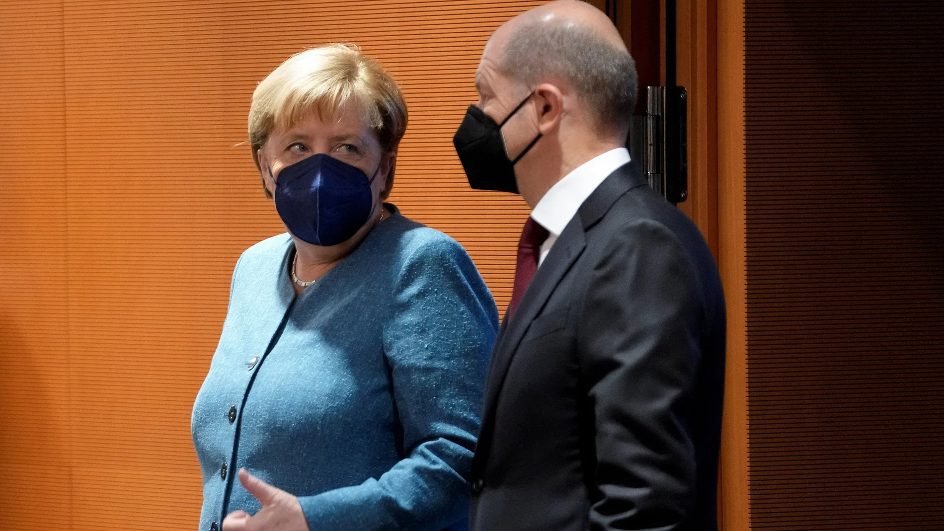 Angela Merkel y el socialdemócrata Olaf Scholz, durante el último Consejo de Ministros antes de las elecciones