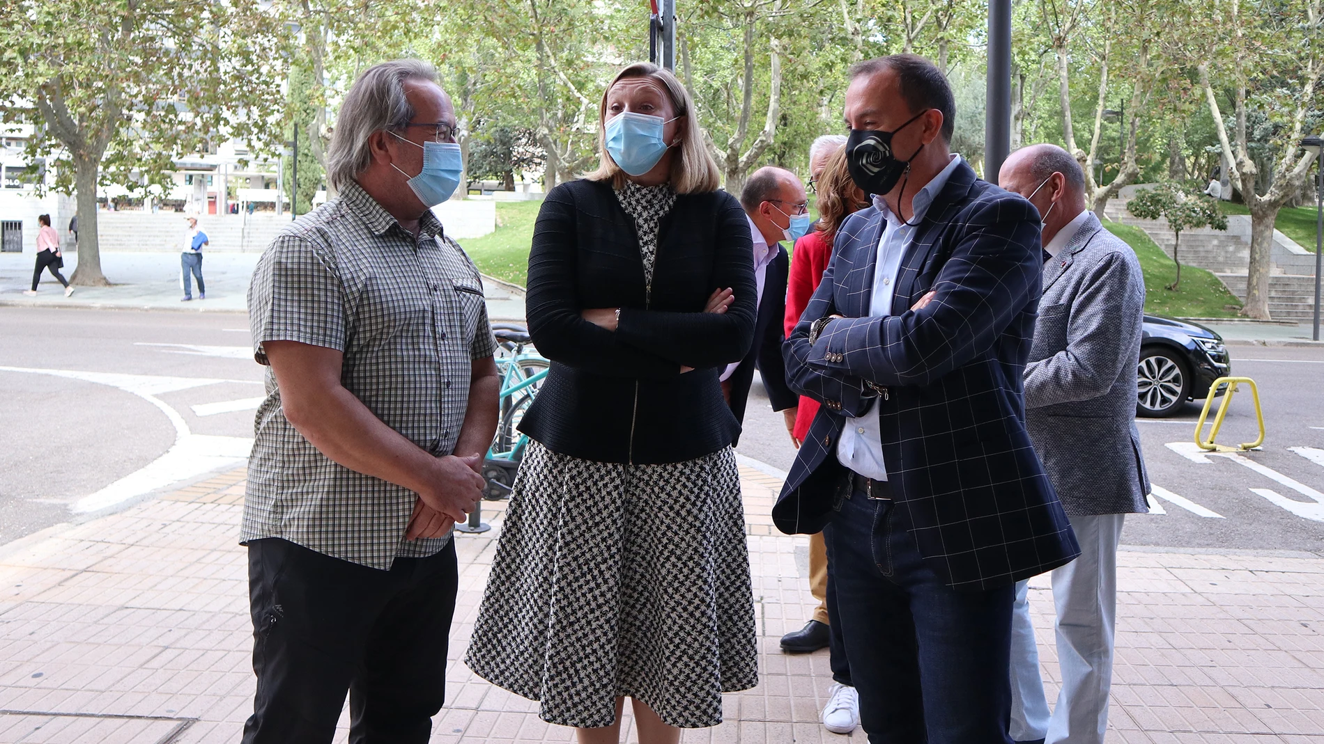 La consejera de Familia e Igualdad de Oportunidades, Isabel Blanco, firma con el presidente de la Diputación de Zamora, Francisco José Requejo, y el alcalde de Zamora, Francisco Guarido, un convenio de colaboración para la ejecución de proyectos con cargo a los Fondos Europeos