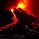 Imagen de la erupción del volcán