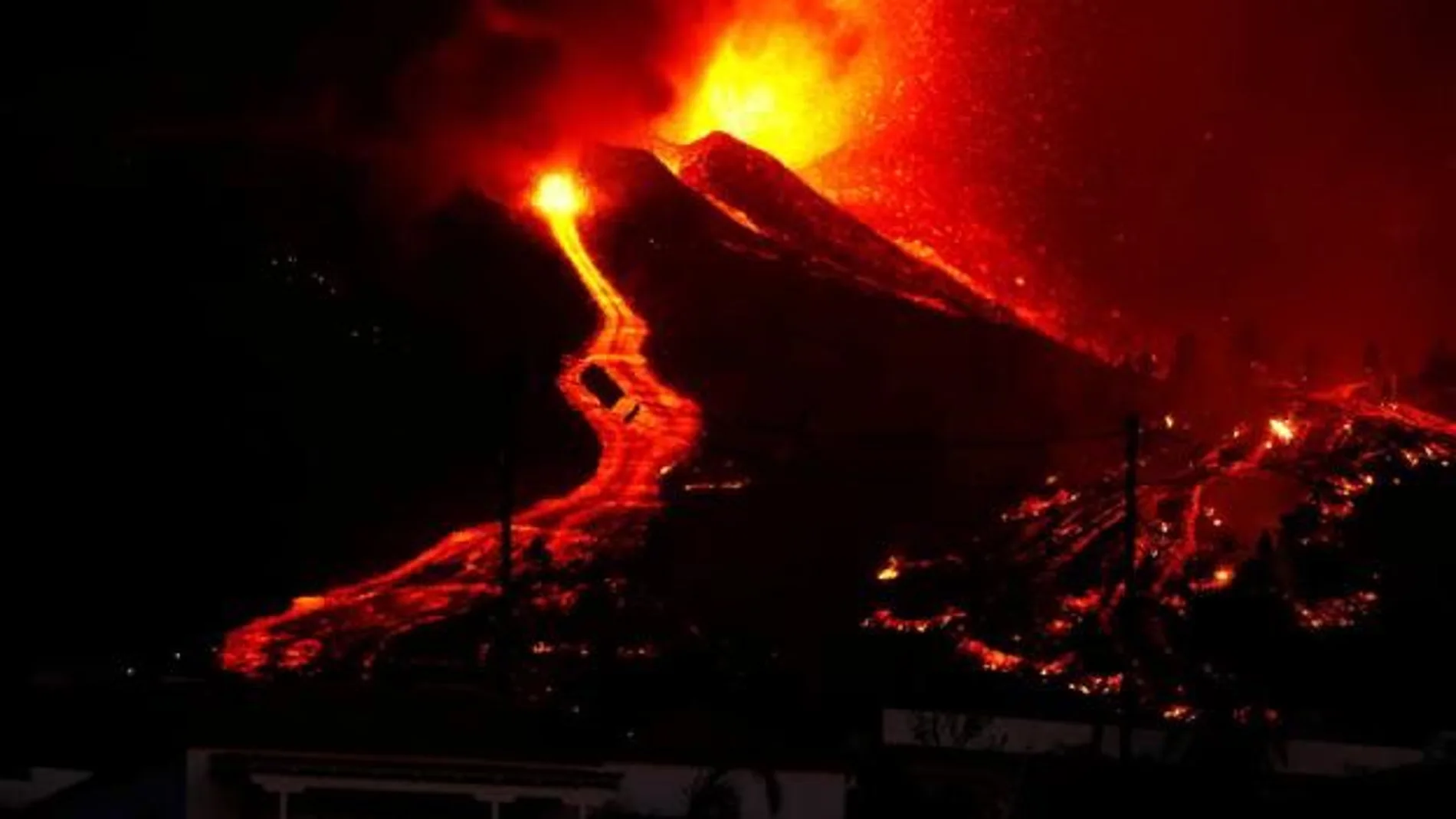 Imagen de la erupción del volcán