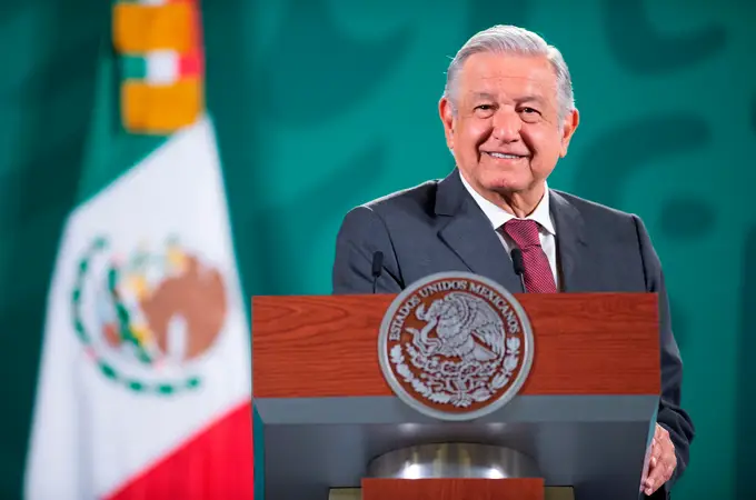 La continua obsesión de López Obrador con España: pide que el Gobierno cambie los libros de Historia
