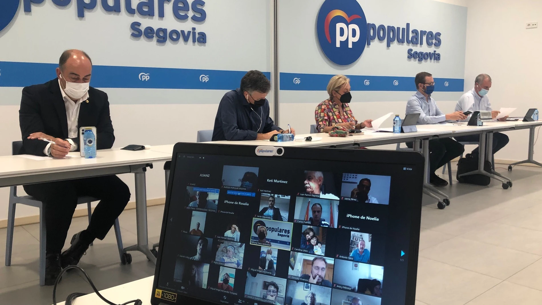 Paloma Sanz, preside una reunión del PP de Segovia